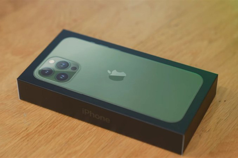 Hộp đựng iPhone 13 Pro màu xanh lá