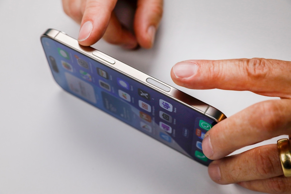 Kiểm tra các phím bấm và cảm biến iPhone