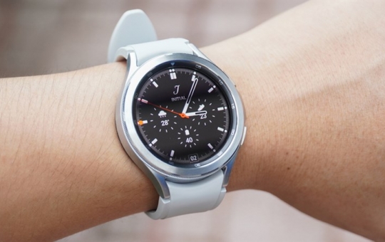 Cách tùy chỉnh mặt đồng hồ Samsung Galaxy Watch 4 cực xịn sò, độc lạ.
