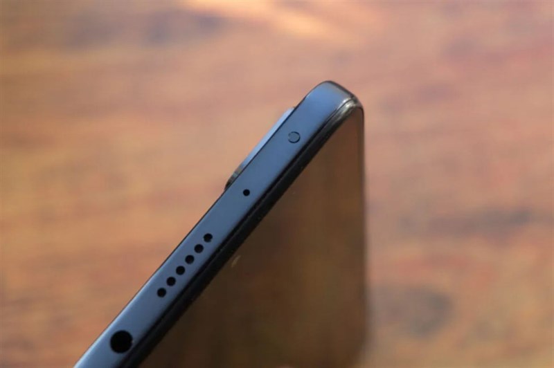 Redmi Note 11 Pro 5G được trang bị hệ thống loa k&eacute;p với c&ocirc;ng nghệ Dolby Atmos