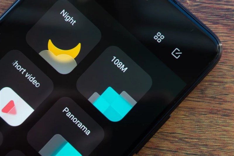 Redmi Note 11 Pro 5G camera 108 MP cho bức ảnh m&agrave;u sắc lạnh hơn v&agrave; độ chi tiết giảm đ&ocirc;i ch&uacute;t